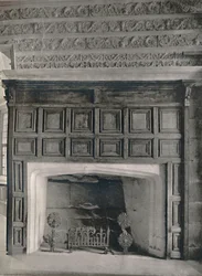 Kamin im Speisesaal, Haddon Hall, Derbyshire, 1927