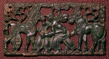 Chinesische Bronze-Geschirrplakette von ringenden Männern