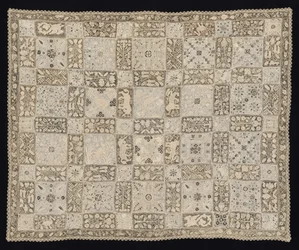 Stoff mit Einhörnern, Drachen, anderen Tieren und Blumenmustern, 1800er