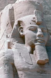 Kolossalstatue von Ramses II., Tempel von Abu Simbel, Ägypten, 13. Jahrhundert v. Chr.