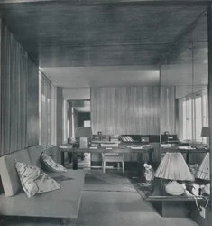 Schreibtisch im Schlafzimmer-Wohnzimmer, 1942