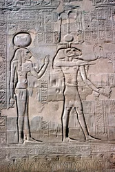 Detail eines Reliefs von Sekhmet und Knum, Tempel von Khnum, ptolemäische und römische Perioden