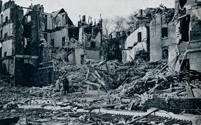 Verwüstete Gebäude, vom Inner Temple Garten, 1941