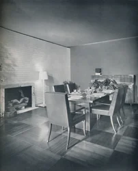 Esszimmermöbel mit lederbezogenen Stühlen, entworfen von T. H. Robsjohn-Gibbings