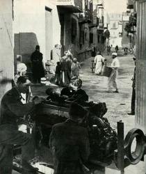Verstreut in den Hinterstraßen von Kairo ist eine ganze kleine Industrie, 1942-1943