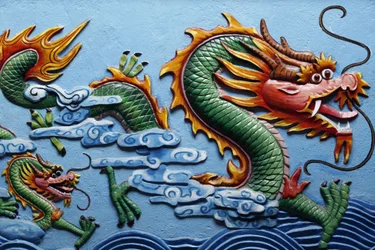 Drachenskulptur in einem chinesischen Tempel, Phnom Penh, Kambodscha