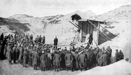 Ostermesse in den Dünen an den Stränden Belgiens an der Nordsee, Erster Weltkrieg, 1915