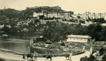 Fort und Palast, Amber
