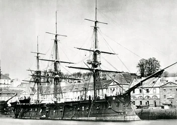 Französisches Kriegsschiff, l