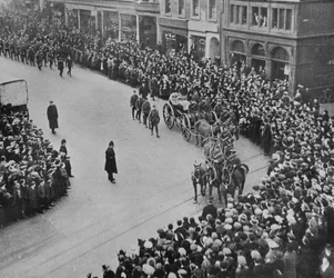 Begräbnisprozession mit vollen militärischen Ehren des Kapitäns der Blücher, 1915