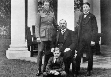General Louis Botha und seine Söhne, um 1918, um 1920