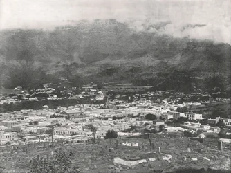 Gesamtansicht mit dem in Dunst gehüllten Tafelberg, Kapstadt, Südafrika, 1895