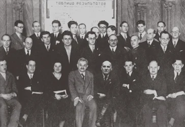 Gruppenporträt der Teilnehmer des Zweiten Internationalen Schachturniers, Moskau 1935