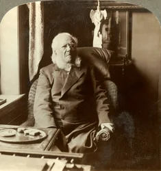 Henrik Ibsen, der Dichter, dem die ganze Welt huldigt, zu Hause in Christiania, Norwegen, ca. 1905