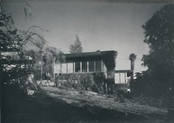 Haus in Los Angeles von Richard J. Neutra - Patio- und Gartenansicht, 1942