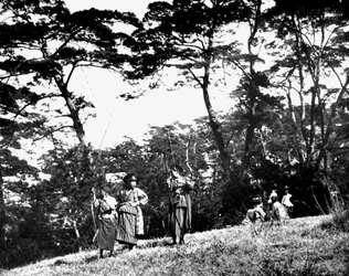 Japanische Kinder spielen mit Bögen, Korea, 1900