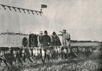 König Edward VII. inspiziert die Beute auf dem Sherborne Estate, 1902, 1910