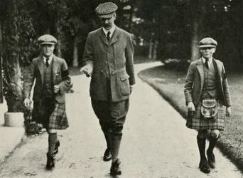 König Georg VI. und der Ex-König Edward VIII. mit ihrem Tutor Mr. Hansel