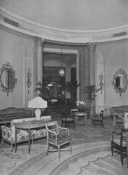 Blick vom Oval Palm Room in den Hauptspeisesaal, Roosevelt Hotel, New York City, 1924