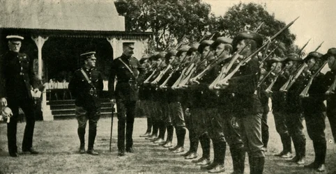 Lord Kitchener inspiziert australische Kadetten, Erster Weltkrieg, ca. 1914, ca. 1920