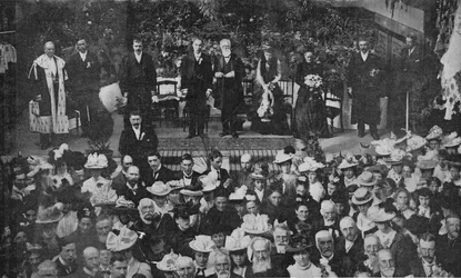 Lord Strathcona eröffnet den Basar der Freikirche in seiner Heimatstadt Forres, 1900