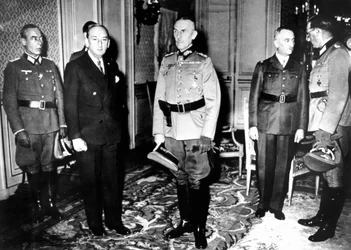 Treffen zwischen deutschen Offizieren und französischen Vichy-Regierungsbeamten, Frankreich, 1940-1944