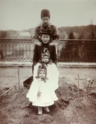 Mitglieder der Familie von Herzog Fyodor Uvarov auf ihrem Landsitz, Porechye, Russland, 1880er