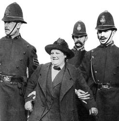 Mrs Flora Drummond, verhaftet im Hyde Park, London, 1914