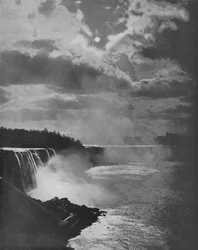 Niagara bei Mondlicht