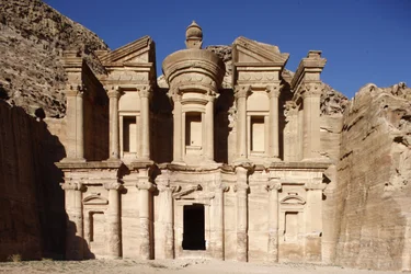 Petra archäologische Stätte: Al-Dier oder das Kloster (benannt nach einer früheren Nutzung des Grabes), das größte Grab in Petra, Petra, Jordanien
