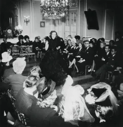 Präsentation der Frühjahrskollektion des französischen Modedesigners Jacques Fath, Paris, März 1944