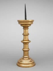 Pricket-Kerzenhalter, frühe 1500er