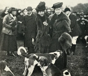 Königin Mary und Königin Alexandra bei einem Treffen der West Norfolk Hunt, 1920