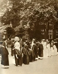 Königin Mary am Bedford College, London, 1913, 1935