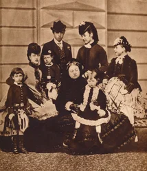 Königin Victoria mit ihrer Schwiegertochter und ihren Enkeln, ca. 1880