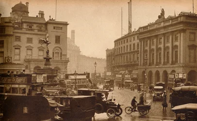 Regent Street, London, England, gesehen vom Piccadilly Circus, 1923, 1938