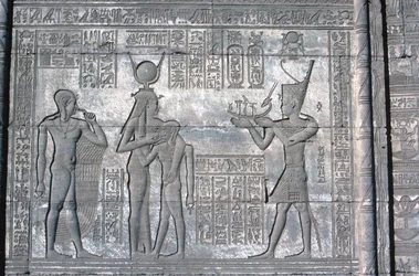 Relief am römischen Mammisi, Tempel der Hathor, spätes ptolemäisches und römisches Zeitalter, ca. 125 v. Chr. - ca. 60 n. Chr.