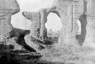 Ruinen der Mauern des Verzauberten Gartens, außerhalb der Stadt Samarra, Irak, 1917-1919