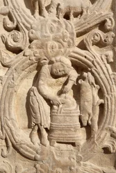 Basilika Saint Denis. Zentrales Portal. Landwirtschaftlicher Kalender, 20150919, Saint-Denis, Frankreich