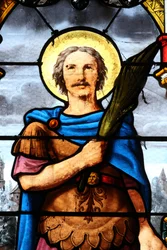 Saint Fargeau Kirche. Glasfenster. Heiliger Julien. Frankreich