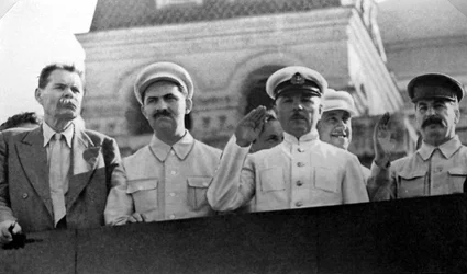 Senioren der Sowjetunion auf der Tribüne des Lenin-Mausoleums, Roter Platz, Moskau, UdSSR, 1931