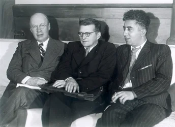 Sergei Prokofjew, Dmitri Schostakowitsch und Aram Chatschaturjan, russische Komponisten, 1945