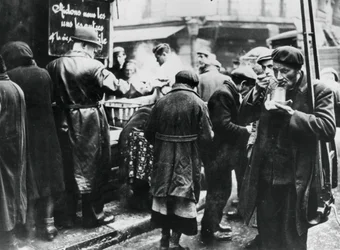 Suppenküche für Bedürftige, Les Halles, deutsch besetztes Paris, Februar 1941