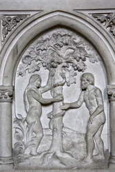 St. Martins katholische Kirche, Villers-sur-Mer, Frankreich. Relief: Adam und Eva