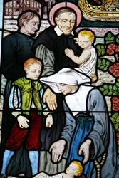 Buntglas in der Kirche Saint-Honoré d