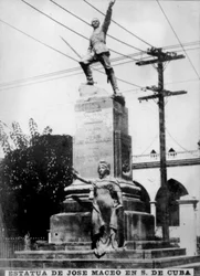 Statue von Jose Maceo in Kuba, ca. 1910
