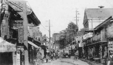 Straße in Motomachi, Yokohama, Japan, 20. Jahrhundert
