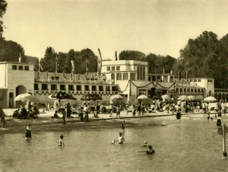Schwimmen im Traunsee, Gmunden, Oberösterreich, um 1935