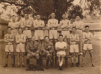 Das Bataillons-Boxteam des Ersten Bataillons, The Queens Own Royal West Kent Regiment. Poona