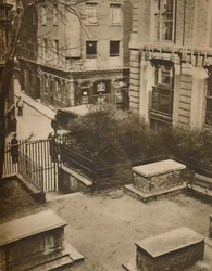 Die Coopers Arms vom Kirchhof von St. Olaves, Silver Street